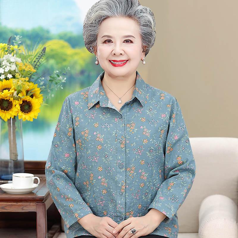 おばあさんは春と秋の純綿の長袖のシャツの中でお年寄りの秋の服の女性の洋風のお母さんの薄いコートのおばあさんの服を詰めます。|undefined