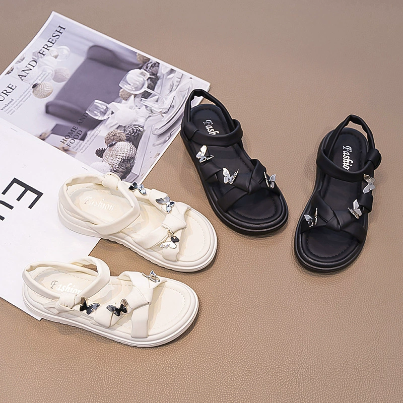 Сандалии для девочек 2024 летний новый стиль дикие модные пляжные туфли