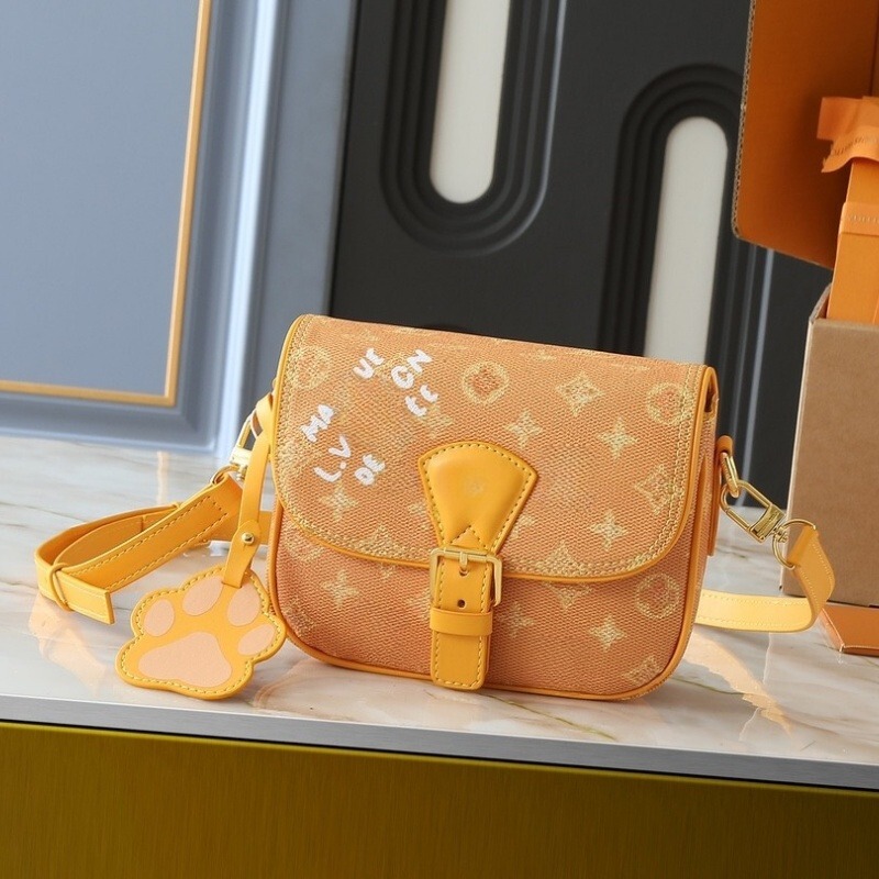 In-Stock Cross-Border m Lv Men's and Women's Bags, Black Warrior Messenger Bag, Pillow Bag, Chain Bag, Box Bag, Handbag Briefcase