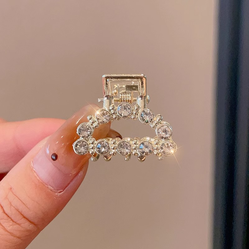 Nuevo medio lazo pelo pequeño clip simple tiburón clip accesorios para el cabello para las mujeres Pequeño clip de metal tamaño pequeño perla horquilla rota 2024