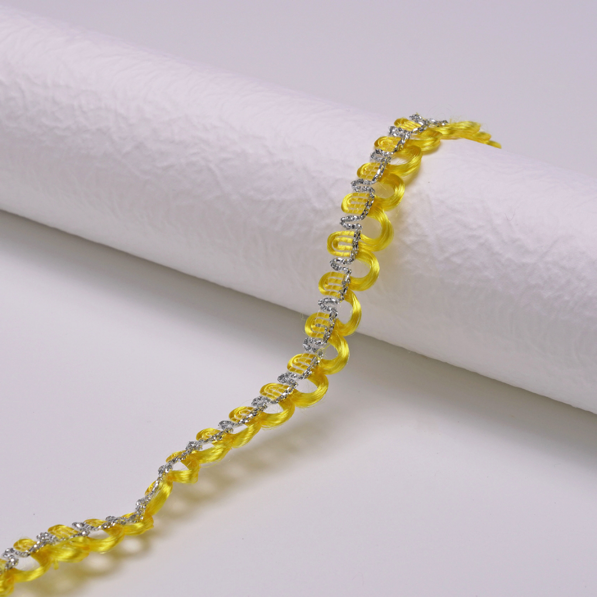 Suministro de stock directo de fábrica de 1cm de color dorado y plateado borde ondulado encaje ropa accesorios