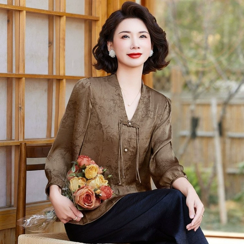 Женская одежда для женщин среднего и пожилого возраста для мам, новые футболки весны и осени 2025 года, базовые рубашки, летние топы, новые топы в национальном стиле в китайском стиле.