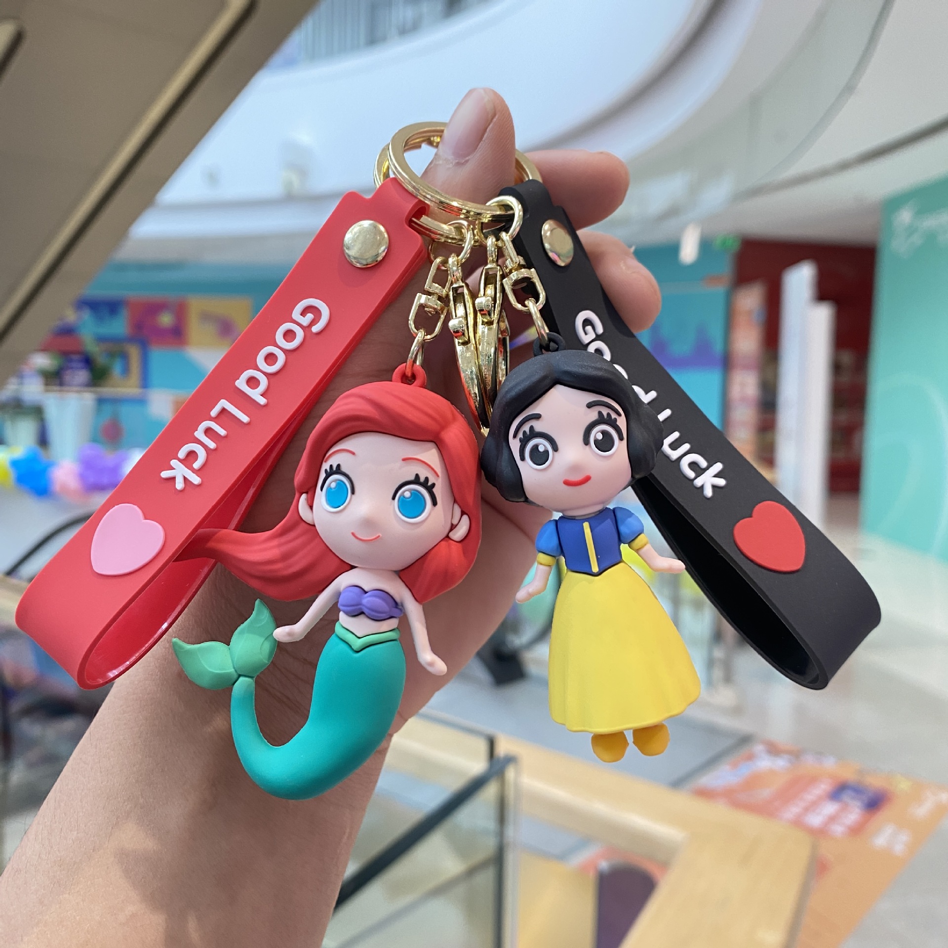 Congelado blanco nieve llavero coche mochila colgante lindo muñeca máquina pequeño regalo al por mayor