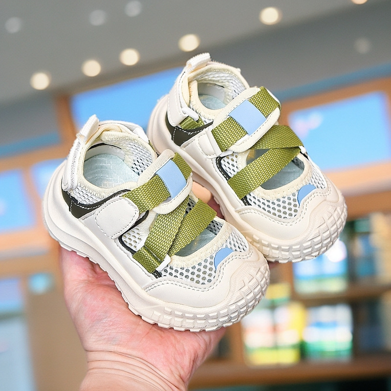 Zapatos para niñas, sandalias deportivas, estilo de verano 2025, nuevos zapatos para niños, sandalias Baotou de verano, zapatos de red individuales de verano para niños