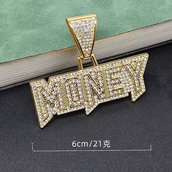 Street culture everyday wear: the letter MONEY pendant can be paired with a diamond-encrusted Cuban chain necklace, a rap/hip-hop accessory