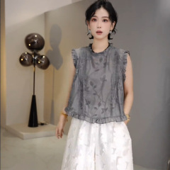 フレンチレトロ刺繍ノースリーブシャツ女性用2025夏新スタイルリラックス老化防止西洋スタイル痩身トップ