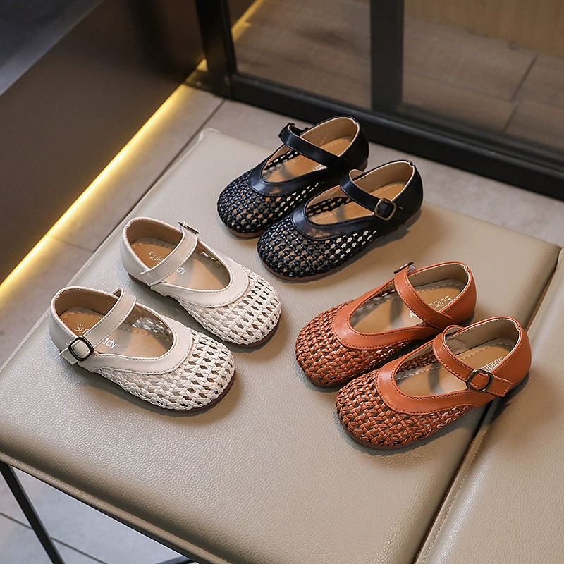 Маленькие кожаные туфли для девочек 2024 Летние новые корейские молочные туфли на мягкой подошве