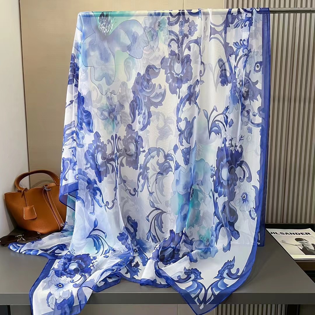 春と秋のシルクスカーフ女性用2026年新作大判ガーゼスカーフ、スタイリッシュでシンプル、多用途、おしゃれな日焼け止めショール、お母さんへのプレゼントに最適。