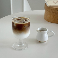 韓国式ins冷たい飲み物のグラスの低い足のワイングラスのアイスコーヒーのコップのジュースの杯の太いまっすぐな杯の牛乳の杯