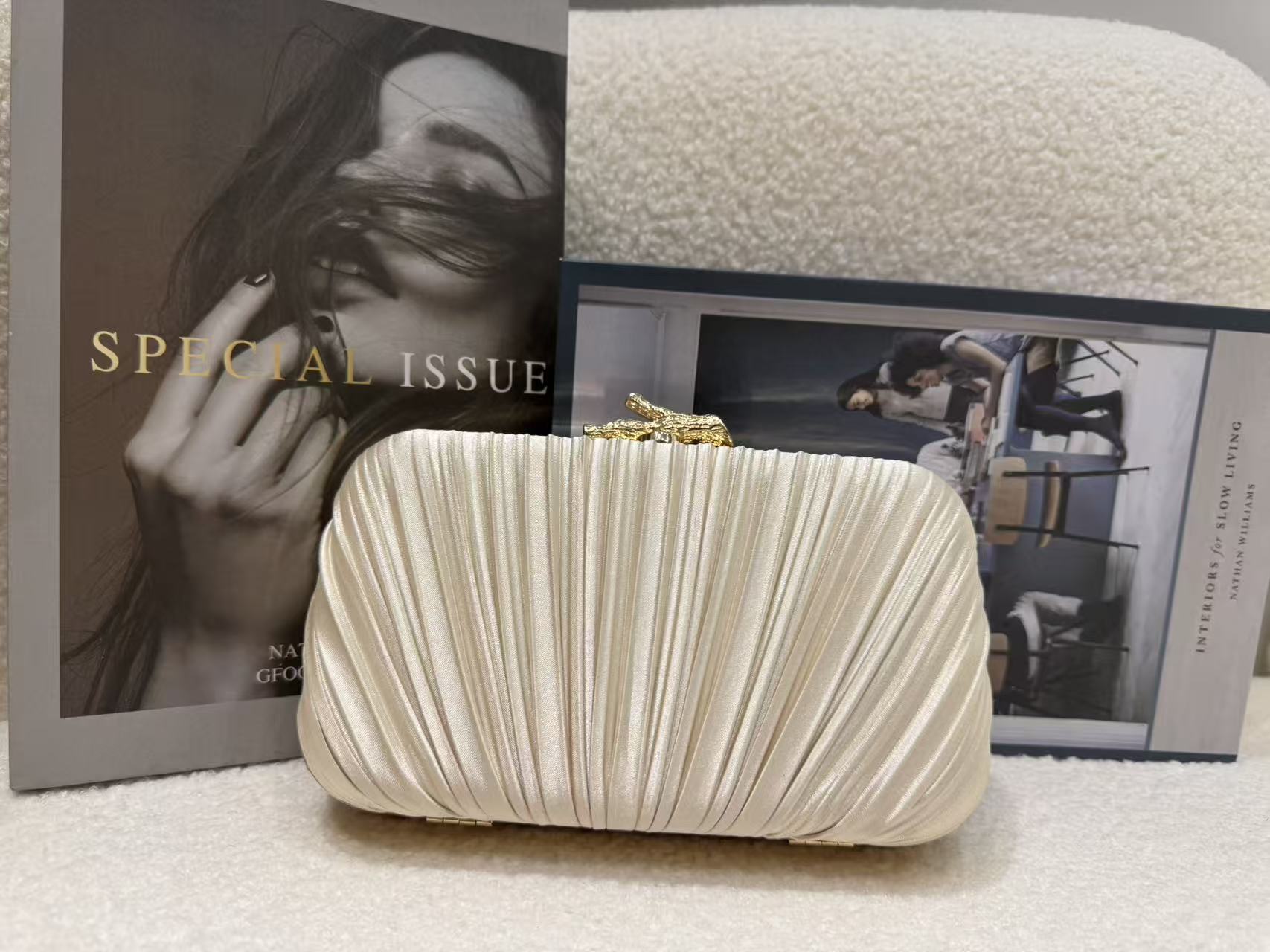 2025 nueva bolsa de cena retro transfronteriza, bolsas de mano de alta sensación, bolsas de cena de moda, bolsas de caja plegadas