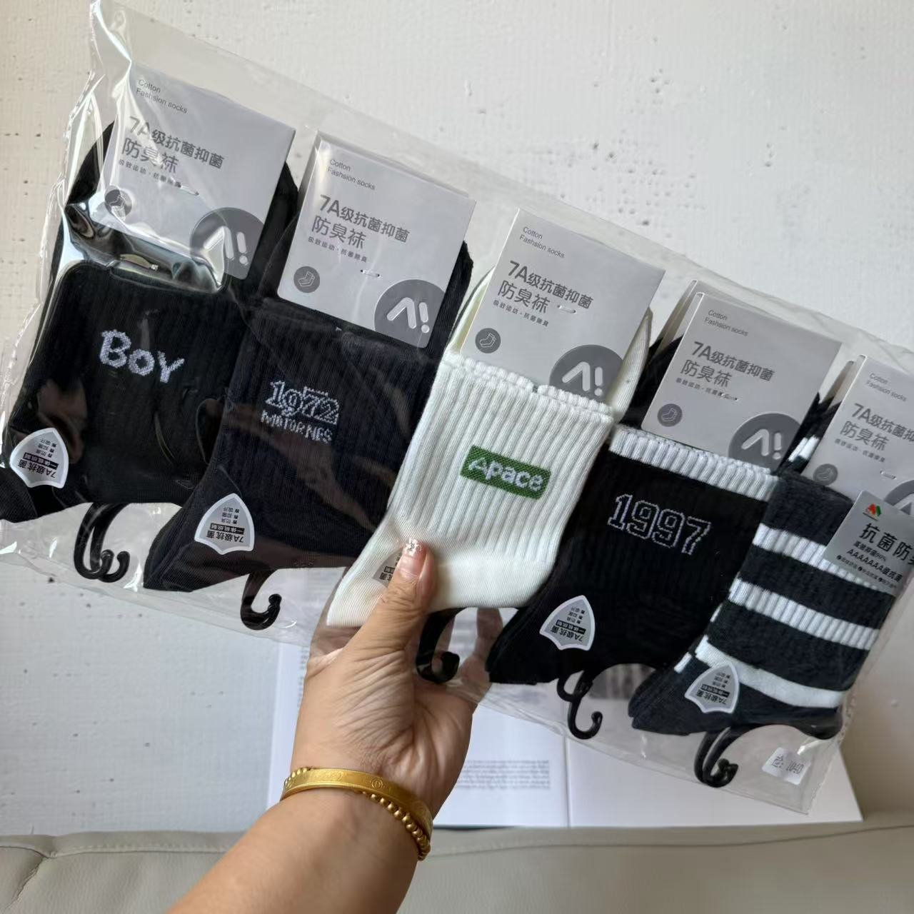 Autumn and Winter Men's Sports Socks Ins Trend Versatile Basketball Student Mid-Calf Socks Sweat-Absorbent Breathable Outdoor Casual Socks Wholesale