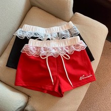 甜辣妹红色低腰拼接蕾丝边休闲裤女夏季新款时尚百搭休闲包臀短裤