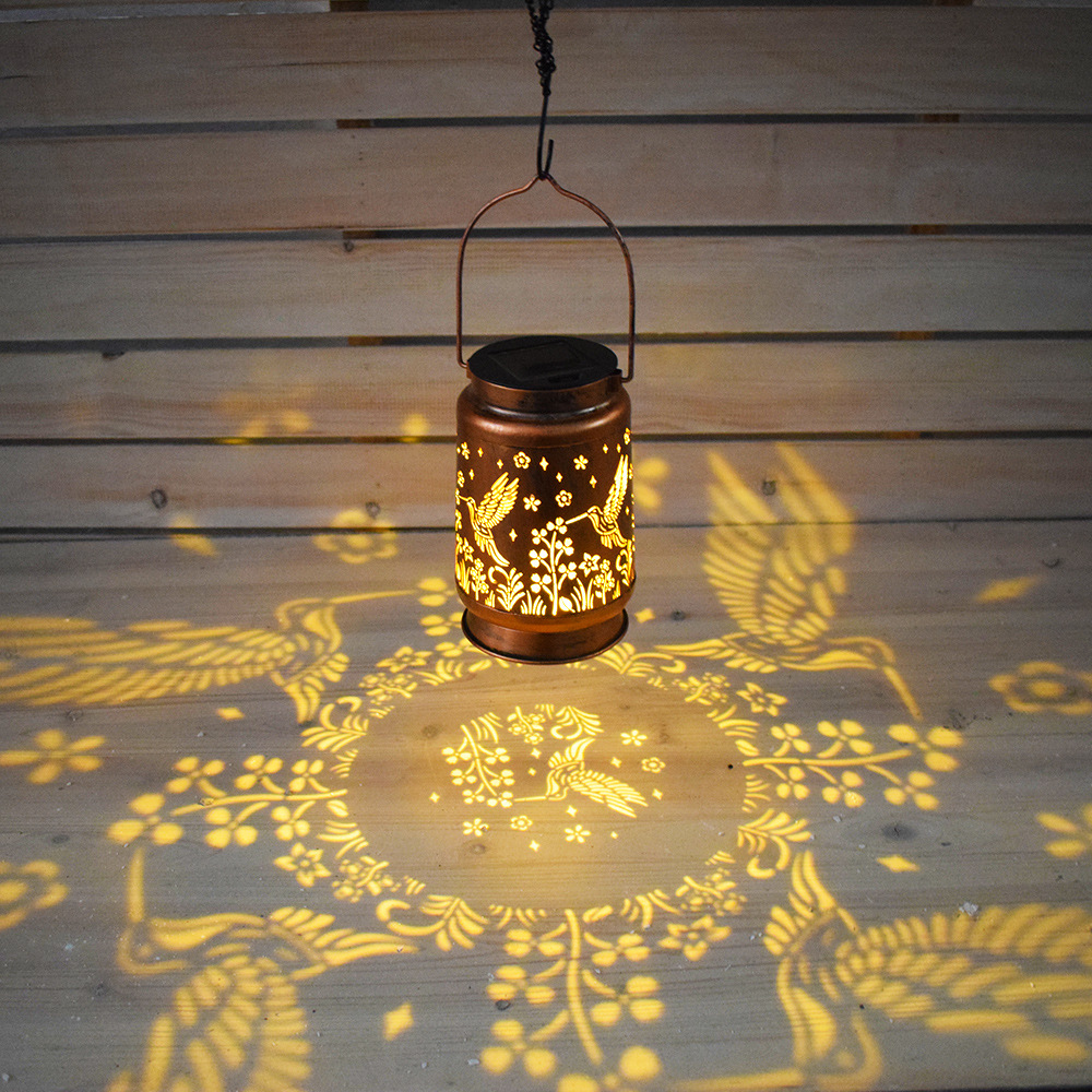 ソーラーライト屋外中空ランタン中庭造園レイアウト鉄馬ランタンガーデンバルコニー雰囲気装飾ライト