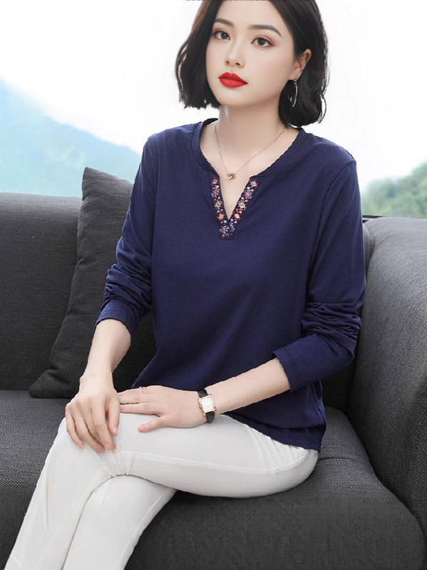 大きいサイズの女性の刺繍入り V ネック長袖 T シャツ女性のための 2025 夏の新しい中高年の母親のボトリングシャツトップ|undefined