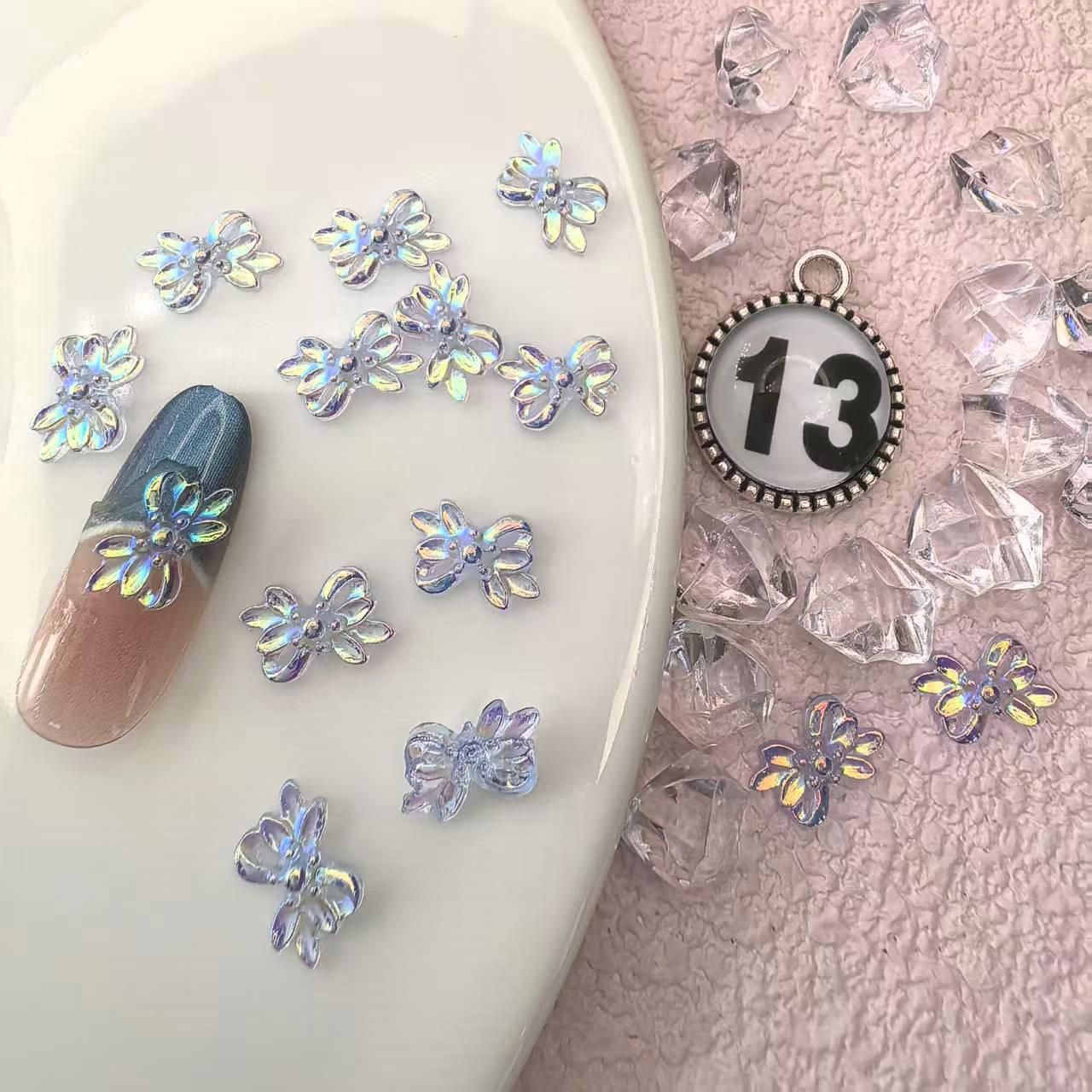 天蓝色蝴蝶结美甲饰品10.jpg