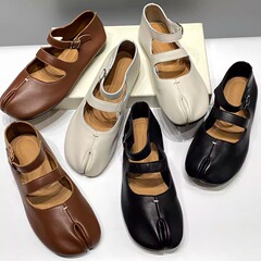 春夏牛革スプリットトゥシューズ、レトロピッグトゥシューズ、ダブルバックルストラップ、メリージェーンソフトレザーフラットバレエシューズ、女性用アウターウェア