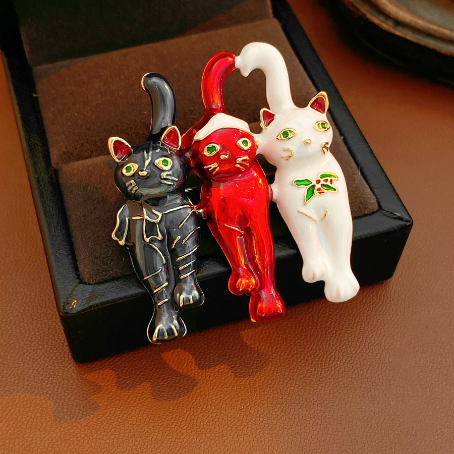 Vintage Enamel Horse Brooch for the Zodiac Year, Retro High-End Suit Pin, Fashionable Versatile Accessory for Women