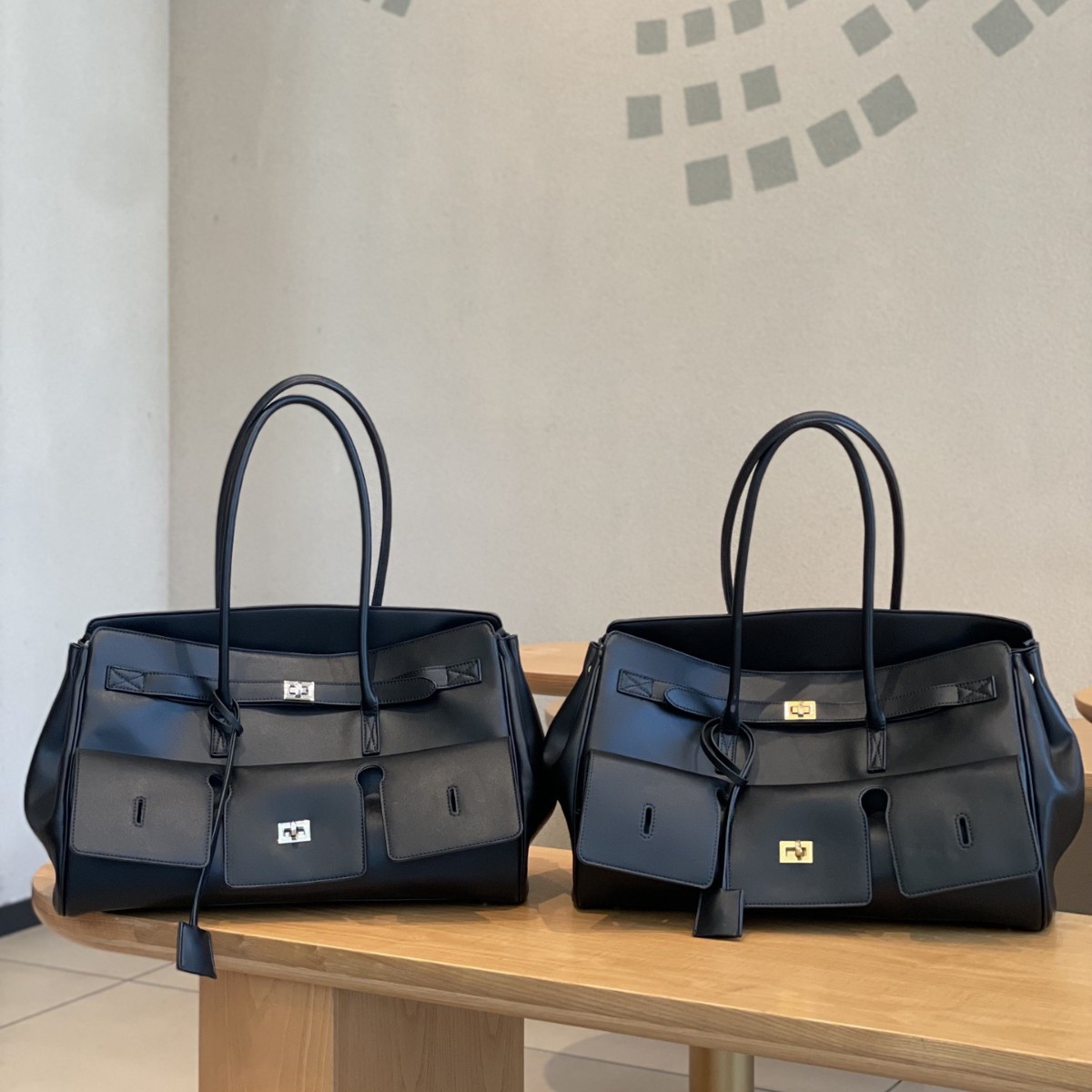 2024 nuevo bolso Tote con cerradura Roden de gran capacidad bolso de ala de motocicleta neutral bolso de hombro de cuero Tote bolso