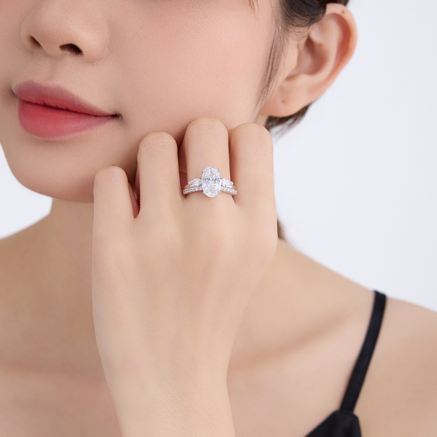 Xuping nicho diseño ligero de lujo huevo de paloma anillo de aleación de cobre chapado en blanco simple ins estilo joyería al por mayor