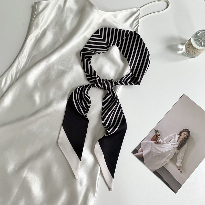 Rayas diagonales negras