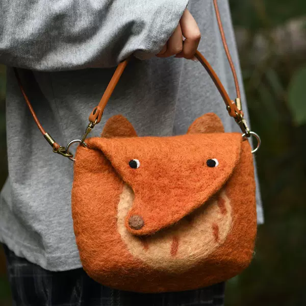 Handmade Wool Felt, Cute Fox, Elephant, Hippopotamus, Squirrel, Animal Hand-Carrying Shoulder Crossbody Bag, Versatile Flip Cover