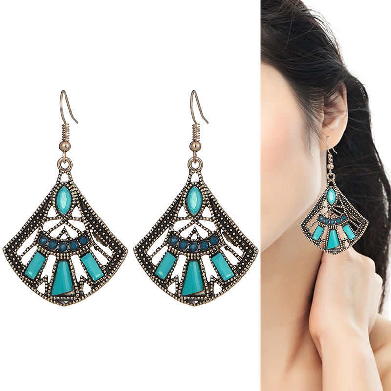 Fashion Fan-shaped Inlaid Beads Protein Diamond Alloy Earrings display picture 1