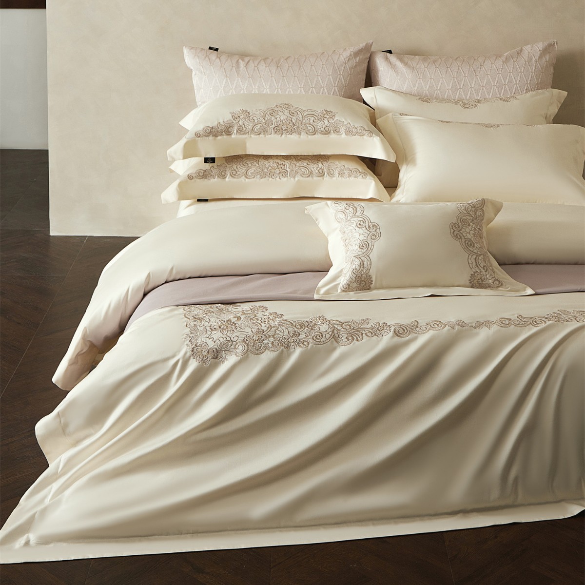 High-End Italian Minimalist Style Heavy Embroidery Ultra-Soft Bedding Luxury Satin Pure Cotton Long-Staple Cotton Four-Piece Home Textile Set