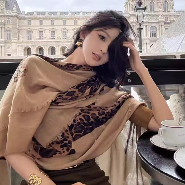 Old Money Style Leopard Print Scarf with a High-End European and American Style, Large Shawl, 2025 New Silk Scarf for Women