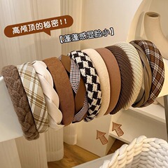 カレー系麻花髪カチューシャ女性モデル百合圧髪高頭トップカチューシャ2023秋冬気質髪束髪飾り