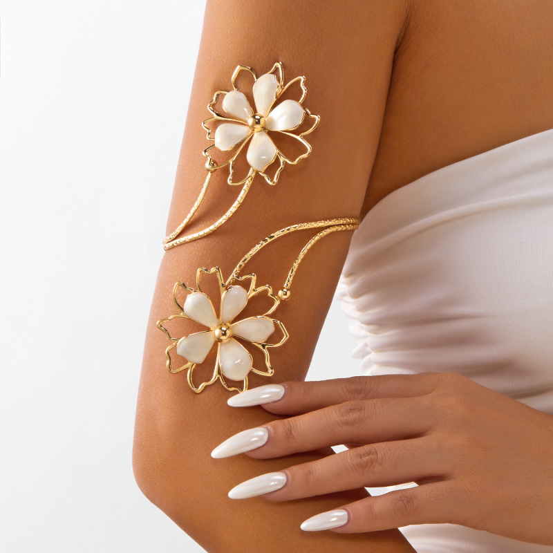 Cross-Border European and American Fairycore Floral Arm Bracelet for Women, Bohemian Three-Dimensional Large Flower Vine Open Upper Arm Bracelet Cross-Border European and American Fairycore Floral Arm Bracelet for Women, Bohemian Three-Dimensional Large Flower Vine Open Upper Arm Bracelet