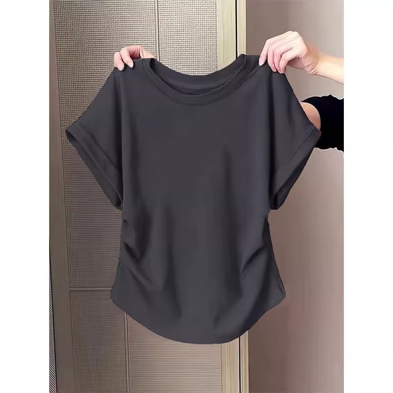 Áo thun nữ cổ tròn tay ngắn, thiết kế ôm eo, phong cách hiện đại — Màu đen chi tiết 9
