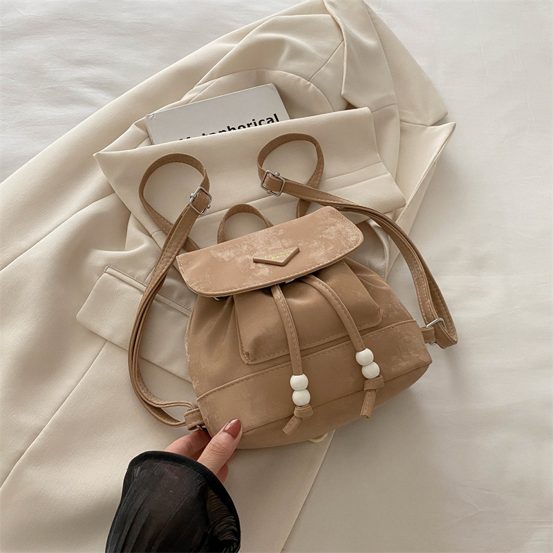 Mochila para niñas 2024 nuevo estilo de diseño de moda nicho mini pequeño blanco ligero lindo mochila de compras