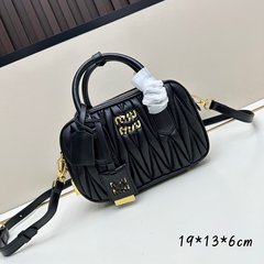2025新款通勤女包高级感手提小方包百搭单肩斜挎波士顿女包辣妹包