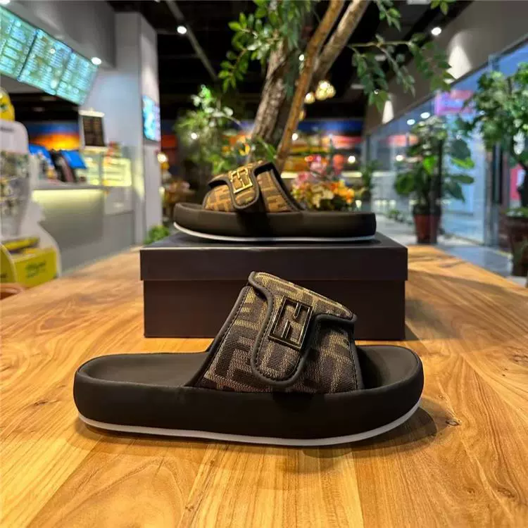 Летняя мужская обувь на европейской станции Новые высококачественные Простые повседневные сандалии на толстой подошве с ощущением интернет-знаменитостей в одном стиле на липучке