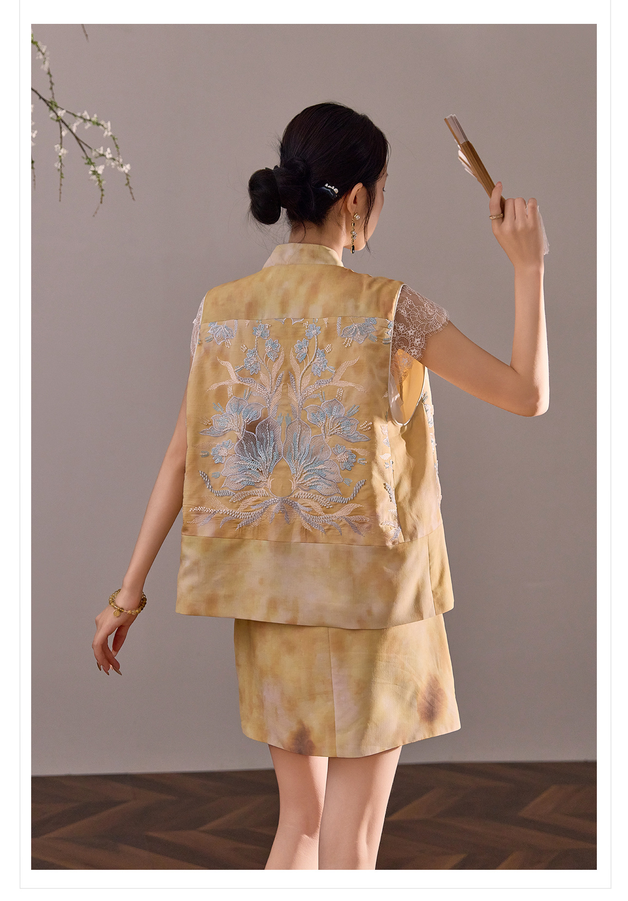 Bộ vest chân váy cổ đứng thêu họa tiết nặng cao cấp mùa hè ZX N6005 — áo vest màu vàng, váy màu vàng, váy xanh chi tiết 30