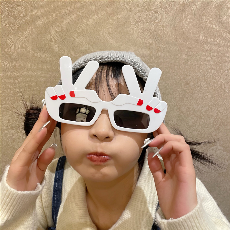 흰색 예 제스처