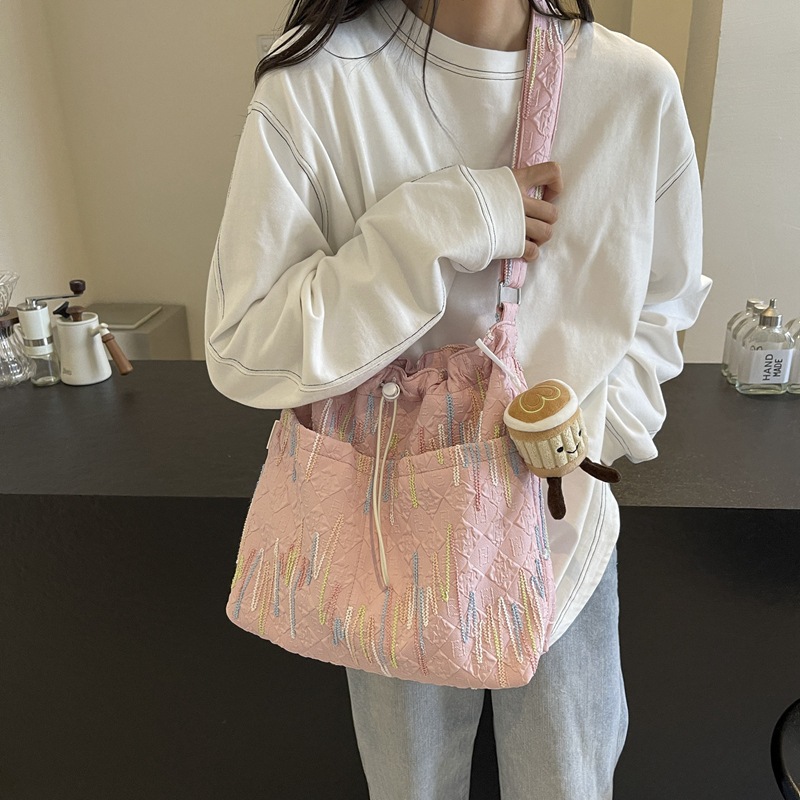 Alto sentido de la bolsa de lona de transporte casual versátil2024 nuevo bolso de mujer de verano popular gran capacidad bolso de cubo