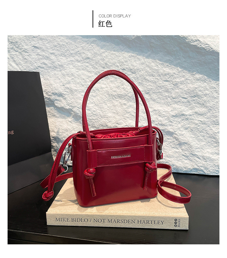 A new 2025 versatile, casual and simple large-capacity handbag for commuting, a lightweight solid color crossbody bag for women in summer undefined