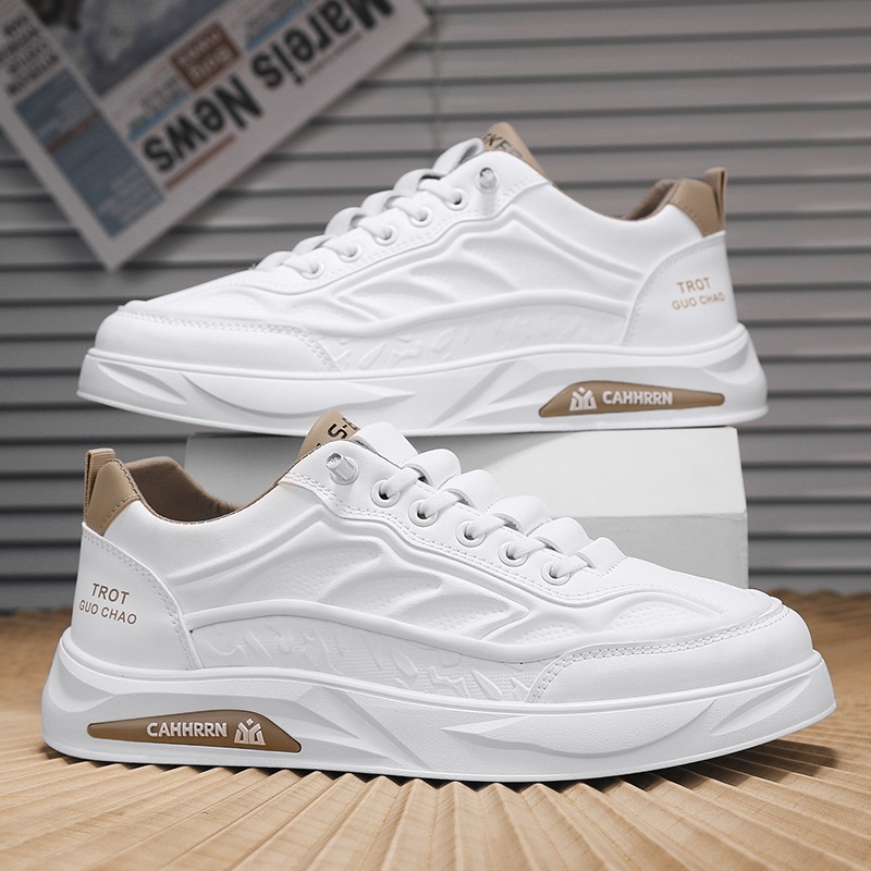 Zapatos de hombre primavera zapatos de skate de cuero estudiantes zapatos bajos de fondo plano zapatos de marea blanca pequeños zapatos casuales de hombre cuatro temporadas 2025