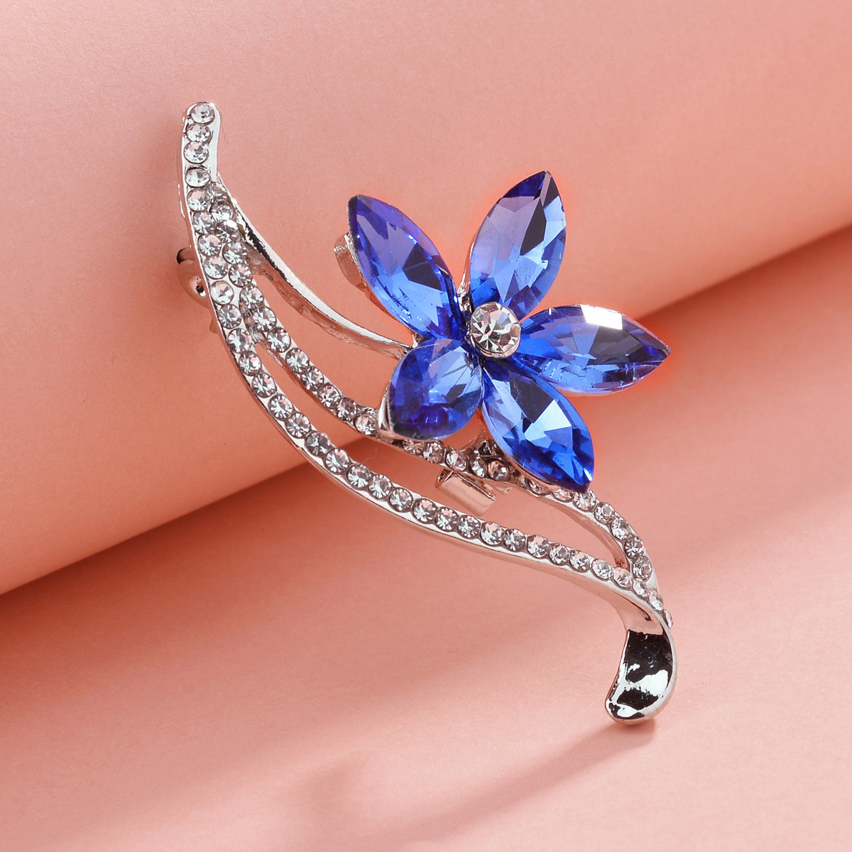 Amazon transfronteriza Venta caliente moda creativa Flor de cristal broche personalidad femenina elegante ramillete moda exquisita PIN