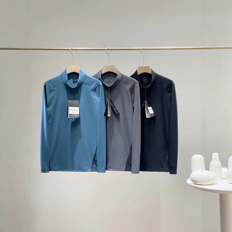 Outdoor Enthusiasts! Laser-Cut Seamless Bonded Men's Outdoor Half-Zip Sweatshirt with Stand Collar and Long Sleeves Pullover T-Shirt Outdoor Enthusiasts! Laser-Cut Seamless Bonded Men's Outdoor Half-Zip Sweatshirt with Stand Collar and Long Sleeves Pullover T-Shirt