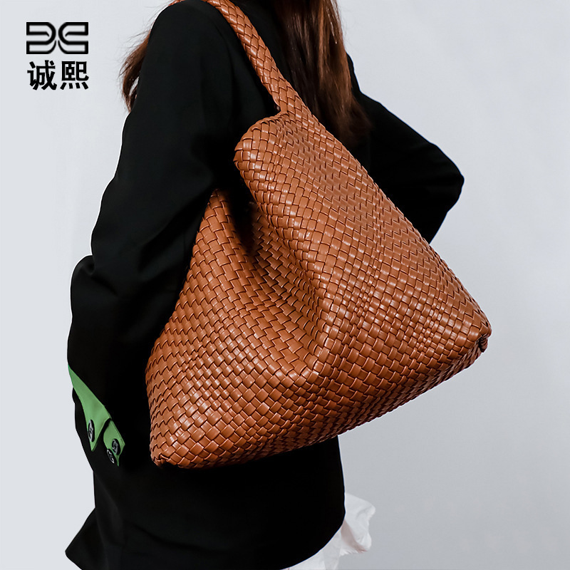Factory 2026 New Large-Capacity Mother-Daughter Bag, Women's Fashionable Trendy Underarm Single-Shoulder Hand-Woven Women's Bag with Soft Texture