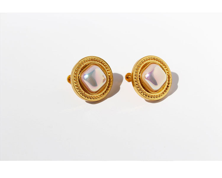 Vintage Square Imitation Pearl Copper Gold-plated Ear Clips display picture 2