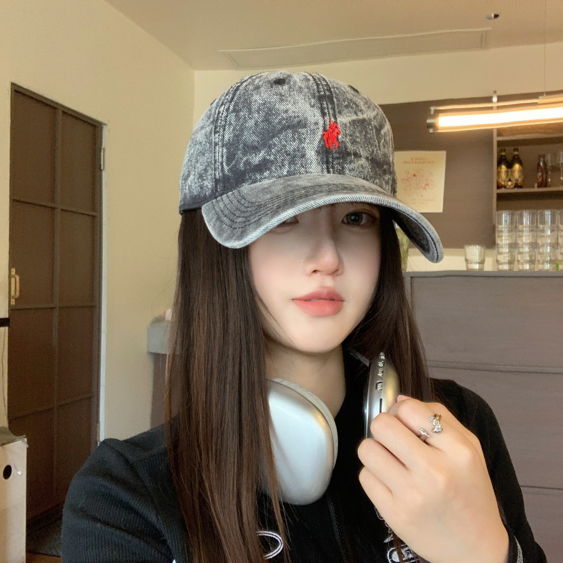 밝은 회색 빨간색 라벨