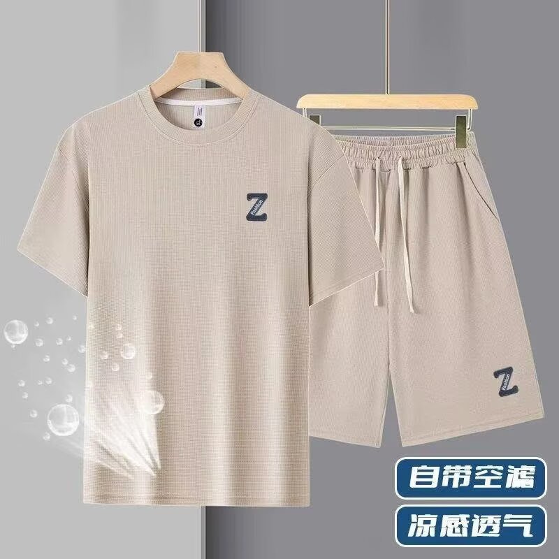 Summer short-sleeved T-shirt for boys and teenagers, trendy, versatile, loose-fitting, simple round neck, half-sleeved base layer.