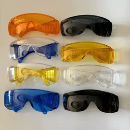 焊工手套;防冲击眼镜;防护面罩