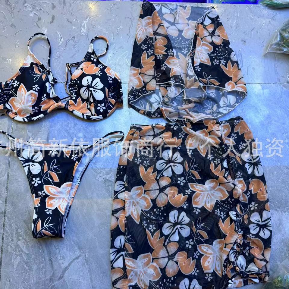 SHEIN bikini nuevo estilo vacaciones en la playa set de tres o cuatro piezas conservador split bañador spa
