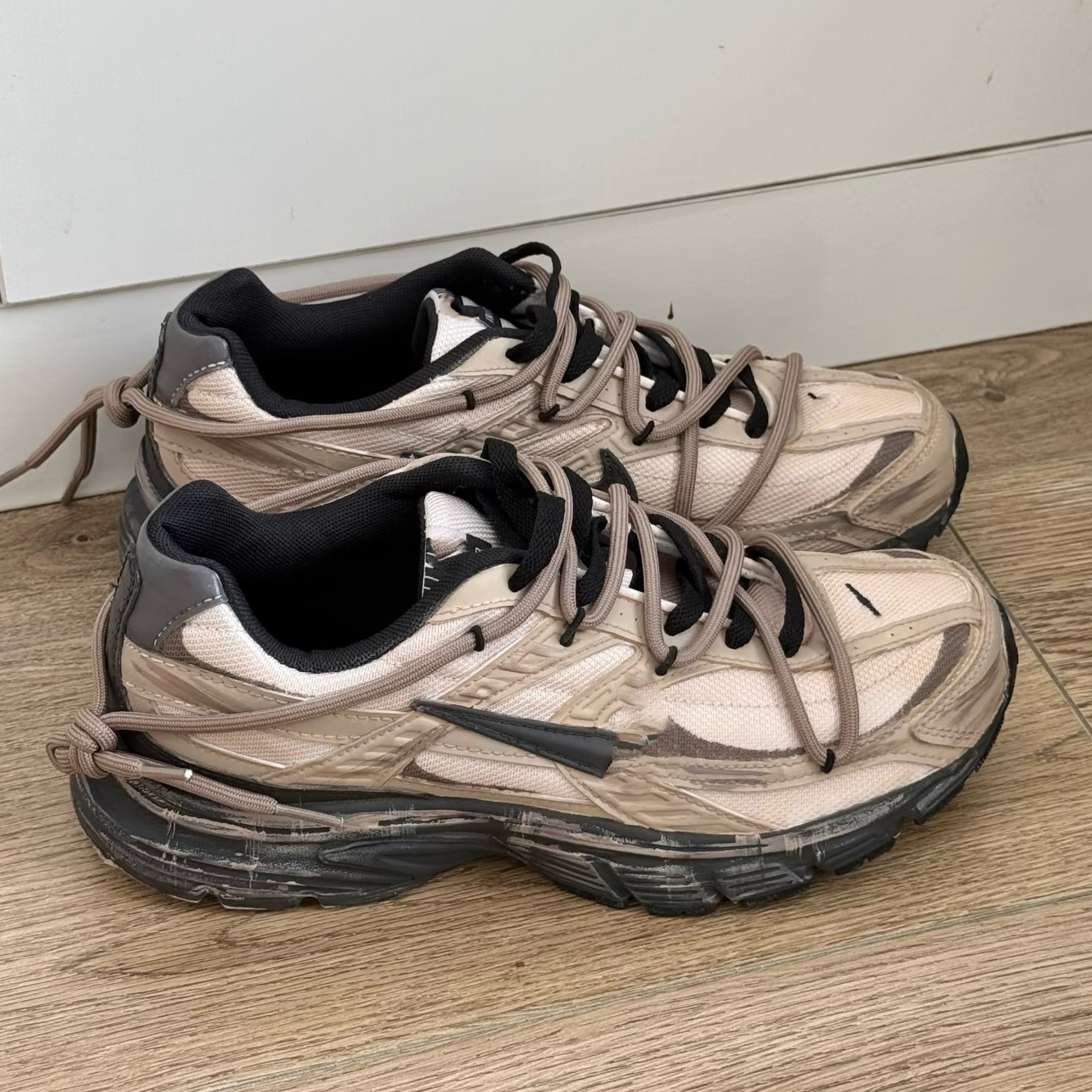 High-Quality Initiator Dad Shoes with Graffiti and Vintage Design, Height-Increasing Running Shoes, Retro Comfortable Casual Sneakers for Couples