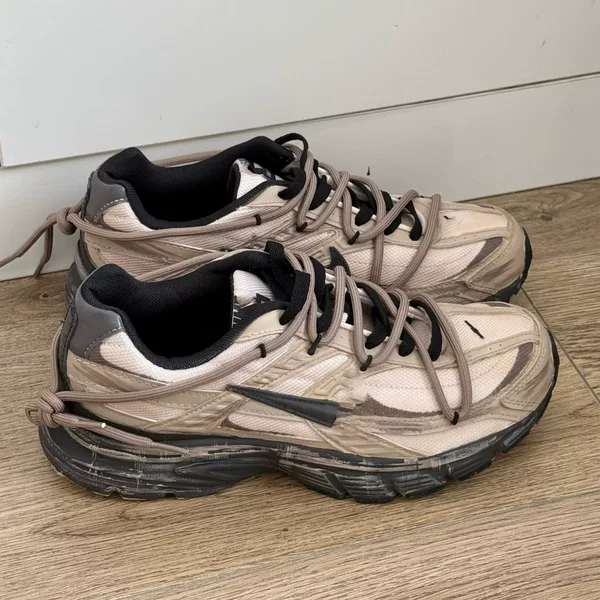 High-Quality Initiator Dad Shoes with Graffiti and Vintage Design, Height-Increasing Running Shoes, Retro Comfortable Casual Sneakers for Couples