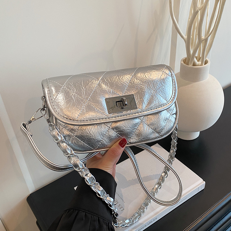 Bolso de cadena de rombos de fragancia pequeña de alta gama transfronteriza, bolso de mensajero de un solo hombro simple de moda, bolso de axila casual de todo fósforo para mujer